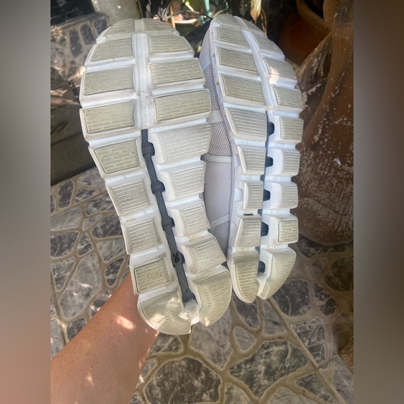 On Cloud 5 Womans Sneakers. - Picture 6 of 12